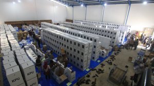 pengaturan-logistik-kotak-suara-pilkada-serentak-2020_20201207_153204.jpg