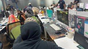 penggerebekan-markas-scammer.jpg