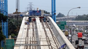 penghentian-sementara-proyek-infrastruktur-layang_20180223_203146.jpg