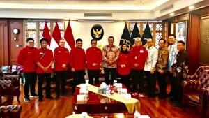 pengurus-dpp-pdip-di-kemenkum.jpg