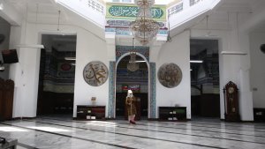 peniadaan-shalat-jumat-berjamaah-di-mesjid-cut-meutia-jakarta_20210625_202101.jpg