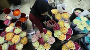 penjualan-bunga-mawar-meningkat-jelang-hari-valentine_20200212_184744.jpg