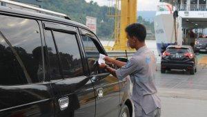 penumpang-ferry-asdp.jpg