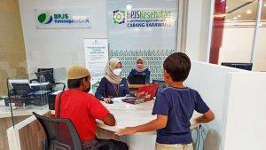 peserta-jkn-kis-mengunjungi-mal-pelayanan-publik-bpjs-kesehatan-di-mal-technomart-karawang.jpg