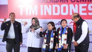 pihak-pb-persani-dan-kemenpora-saat-menyambut-kedatangan-atlet-senam.jpg