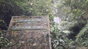 pintu-masuk-air-terjun-ciporolak-lebak-banten.jpg