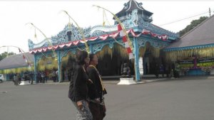 pintu-utama-keraton-solo_20180412_104725.jpg