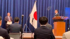 pm-kishida-sedang-menghormat-kepada-bendera-nih3.jpg