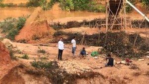 polisi-gerebek-lokasi-tambang-ilegal-atau-emas-tanpa-izin-peti-di-merangin-jambi.jpg