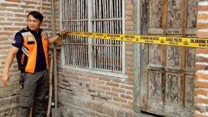 polisi-memasang-garis-polisi-di-lokasi-petasan-meledak-di-desa-togogan.jpg
