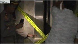 polisi-memasang-garis-polisi-lift-gedung-e-komplek-kantor-gubernur-jawa-tengahw343.jpg