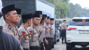 polisi-pakeeee-peci.jpg