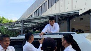 prabowo-bagi-THR-usai-salat-idul-adha.jpg