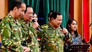 prabowo-jokowi-SBY-nyanyi-di-akmil-magelang.jpg