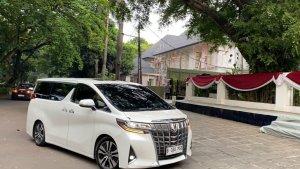 prabowo-subianto-menumpangi-alphard-tiba-di-kediamannya-jalan-kertanegara-iv-sebelum-debat-capres.jpg