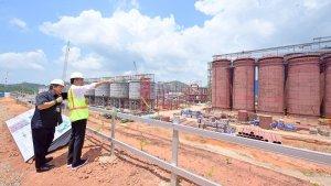 presiden-jokowi-mengunjungi-smelter-grade-alumina-refinery-sgar.jpg