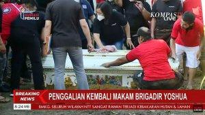 proses-pengangkatan-peti-jenazah-brigadir-j.jpg