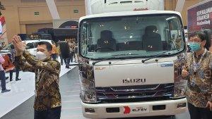 pt-isuzu-astra-motor-indonesia-iami-pamerkan-kendaraan-elektrik-isuzu-elf-electric-vehichle.jpg
