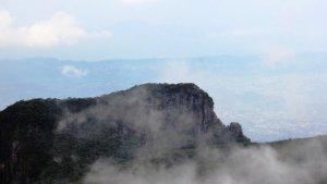 puncak-gunung-gede-pangrango.jpg