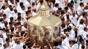 ratusan-ribu-jamaah-padati-masjidil-haram-selama-ramadan_20230414_061826.jpg