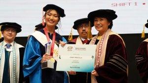 rektor-binus-university-dr-nelly-skom-mm-csca-saat-wisuda-69-binus-university.jpg