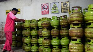 rencana-pembatasan-penjualan-elpiji-subsidi-3-kilogram_20230110_140728.jpg