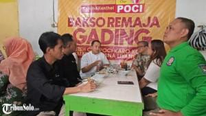 respati-ardi-makan-bakso-remaja-gading.jpg