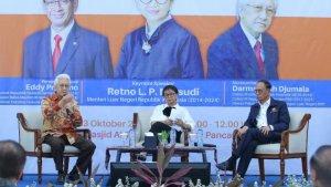 retno-marsudi-di-seminar.jpg