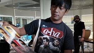rian-dmasiv-minta-tanda-tangan.jpg