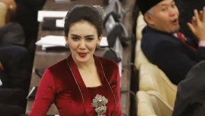 rieke-diah-pitaloka-sah-menjadi-anggota-dpr-periode-2019-2024_20191001_233430.jpg