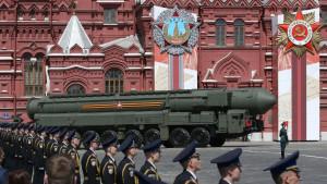 rudal-nuklir-Rusia-di-Lapangan-Merah-Moskow-Rusia.jpg