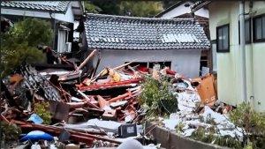 rumah-rusak-akibat-gempa-ishikawa-jepang_4.jpg