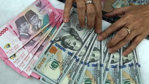 rupiah-ditutup-lesu-ke-level-rp-16260_20240419_195857.jpg