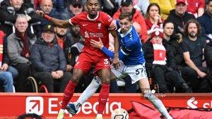 ryan-gravenberch-beraksi-di-stadion-anfield.jpg