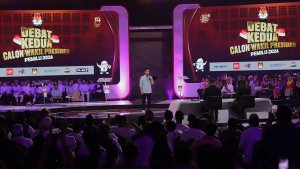 saling-adu-argumen-di-debat-cawapres-2024_20231222_222914.jpg