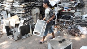 sampah-elektronik-jakarta_20190807_172155.jpg