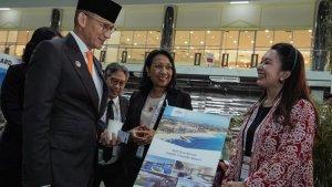 sandiaga-salahuddin-uno-saat-mengunjungi-travex-di-lao.jpg
