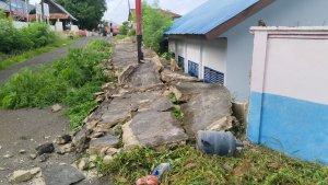 sebagian-pagar-smp-kristen-roboh-akibat-gempa.jpg