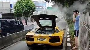 sebuah-mobil-lamborghini-warnvf.jpg