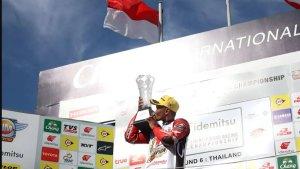 selebrasi-pebalap-rheza-danica-ahrens-saat-dinobatkan-menjadi-juara-asia-road-racing-championship.jpg