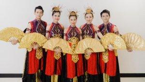 seniman-muda-kelompok-ksatria-tari-indonesia-tampil-di-balai-pemuda-surabaya.jpg