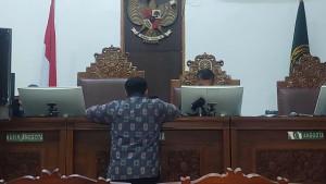 sidang-ditundaaaaa.jpg