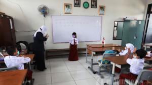 siswa-SD-belajar-di-sekolah-3.jpg