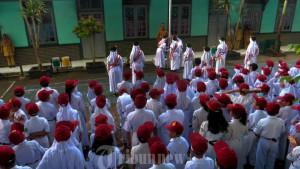 siswa-SD-upacara.jpg