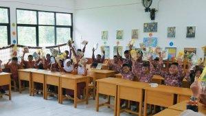 siswa-sd-dpt-bantuan-kjf.jpg