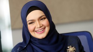 siti-nurhaliza-perkenalkan-produk-kosmetik-buatannya_20190809_131956.jpg
