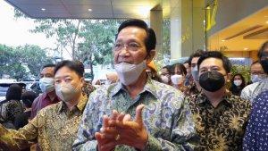 sri-sultan-hamengku-buwono-x-nonton-bu-broto.jpg