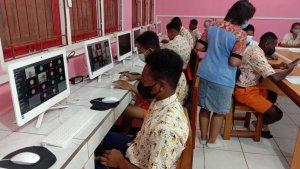 suasana-pembelajaran-di-smpn-buti-merauke-menggunakan-platform-edukasi-digital.jpg