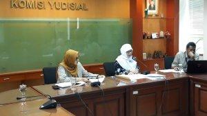 sukma-violetta-saat-sesi-jumpa-pers-di-kantor-ky.jpg