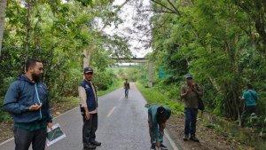 survei-titik-tiang-jaringan-listruk-di-taman-nasional-manusela-seram-barat.jpg